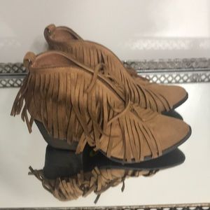 Brown shingle ankle boots